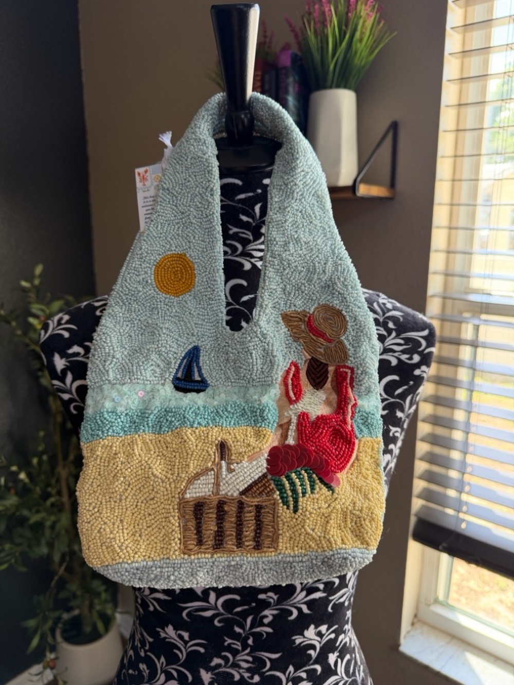 Beach Picnic Hook-Style Tote with Seated Woman Motif EXCEPTING BEST OFFERS !